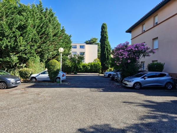 Place de parking dans une résidence sécurisée