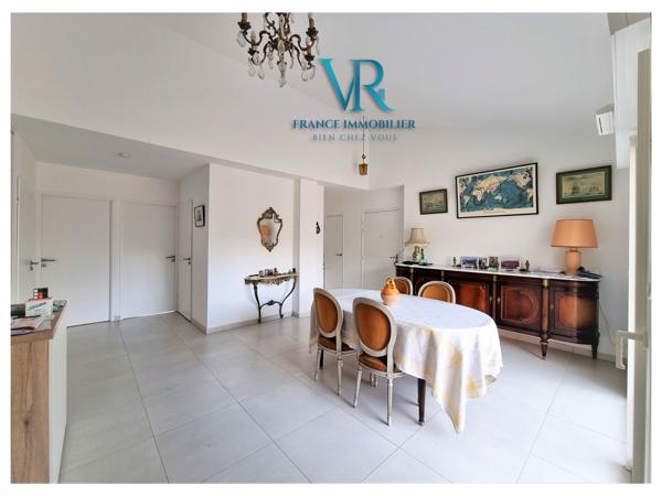 Sanary-sur-Mer (83110) APPARTEMENT 3 PIECES (T3) - 2E DERNIER ETAGE, TERRASE & DOUBLE GARAGE - SANARY-SUR-MER (83110)