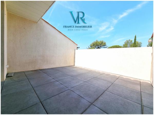 Sanary-sur-Mer (83110) APPARTEMENT 3 PIECES (T3) - 2E DERNIER ETAGE, TERRASE & DOUBLE GARAGE - SANARY-SUR-MER (83110)