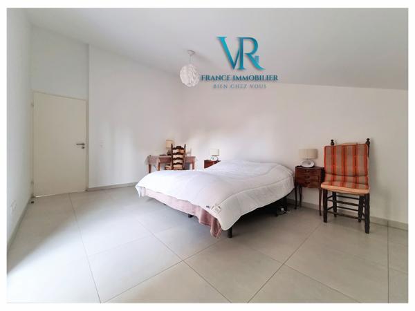 Sanary-sur-Mer (83110) APPARTEMENT 3 PIECES (T3) - 2E DERNIER ETAGE, TERRASE & DOUBLE GARAGE - SANARY-SUR-MER (83110)