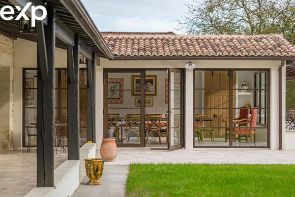 Exceptionnel proche de Bordeaux-Demeure familiale rénovée  avec Piscine et Parc