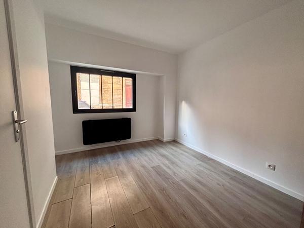 Appartement Meaux 2 pièces 31 m2 - Terrasse - 10 minutes a pied de la gare de Meaux