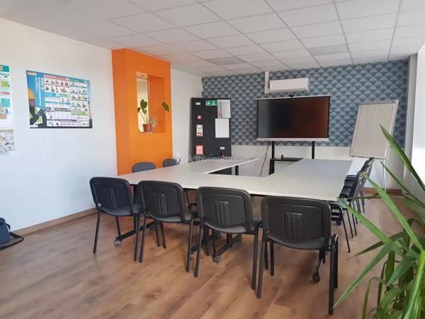 Vente                                                      Local commercial
                        
                                         550 m2                     à Puygouzon
