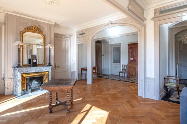 Lyon 6 - FOCH -Appartement en dernier étage de 130,43 m² - 1 chambre possibilité 2