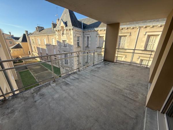 Location Appartement T4 avec terrasse et parking - Centre Ville