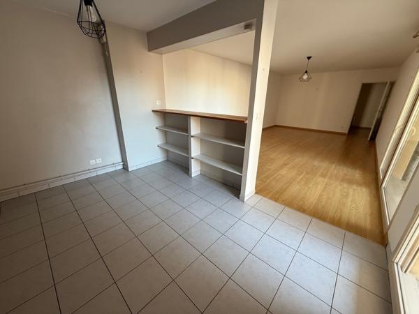 Location Appartement T4 avec terrasse et parking - Centre Ville