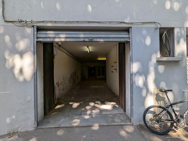 Parking / box 136 m2