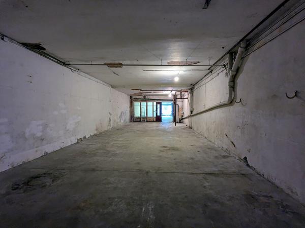 Parking / box 136 m2