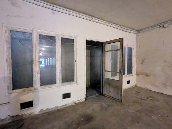 Parking / box 136 m2