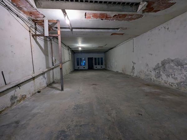 Parking / box 136 m2