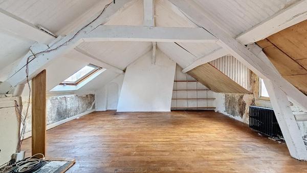 TRIPLEX COMME UNE MAISON, A RENOVER