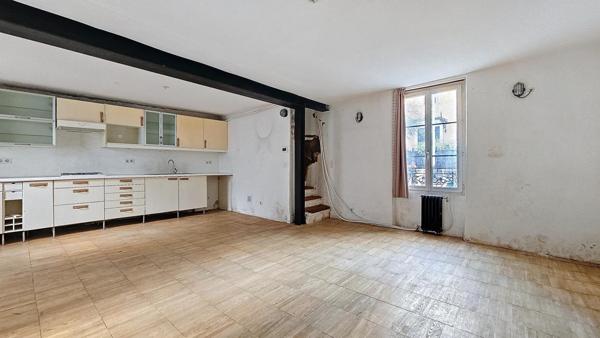 TRIPLEX COMME UNE MAISON, A RENOVER