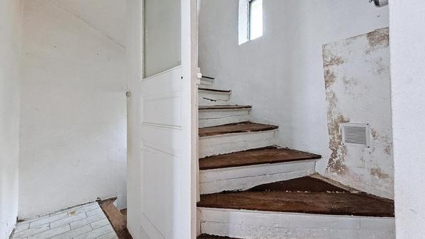 TRIPLEX COMME UNE MAISON, A RENOVER