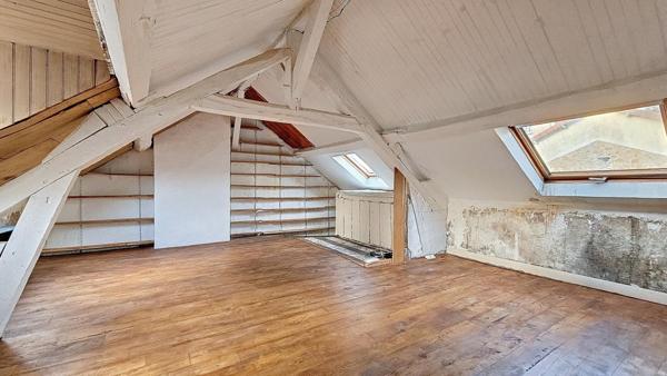 TRIPLEX COMME UNE MAISON, A RENOVER