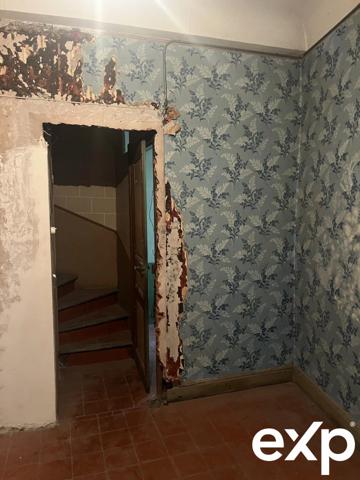 Maison de village avec 3 studios + local commercial et dépendance