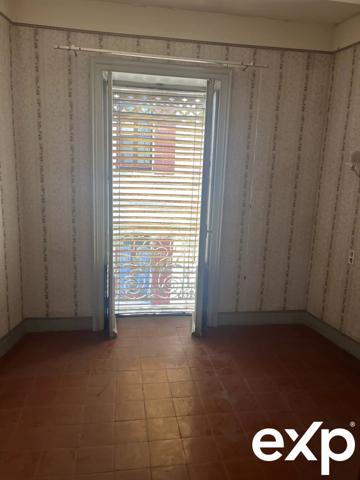 Maison de village avec 3 studios + local commercial et dépendance