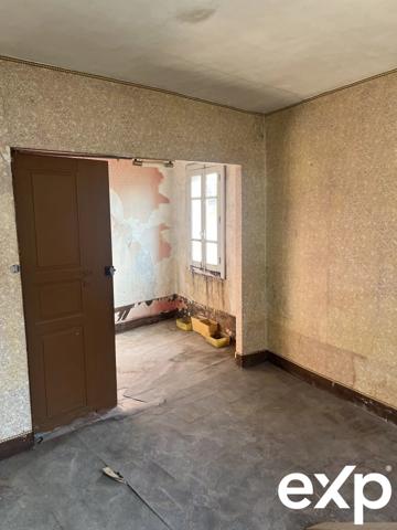 Maison de village avec 3 studios + local commercial et dépendance