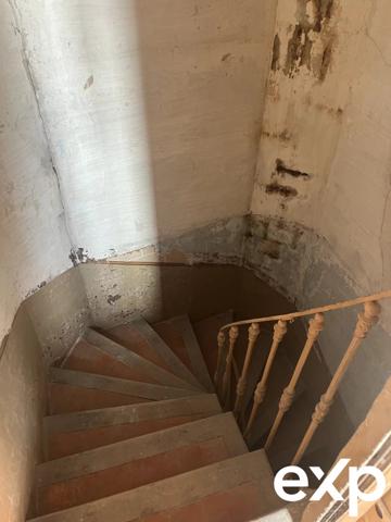 Maison de village avec 3 studios + local commercial et dépendance