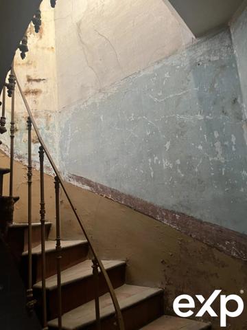 Maison de village avec 3 studios + local commercial et dépendance