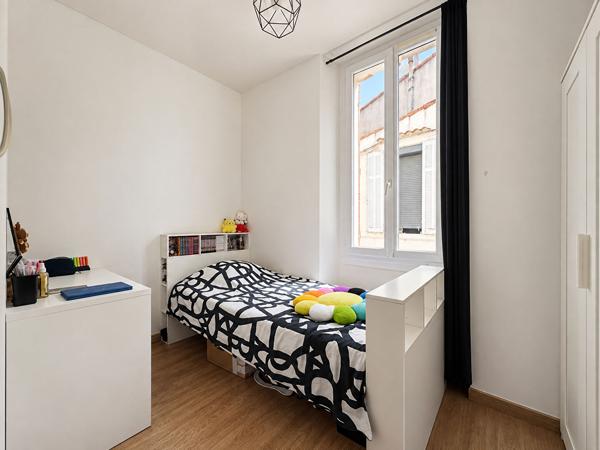 CAMOINS 13011 MAISON DE VILLE RÉNOVÉE AVEC DEUX STUDIOS INDÉPENDANTS