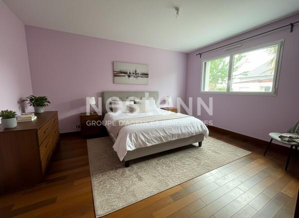 Maison à vendre à Ploeren quartier Kerthomas de style contemporaine 6 pièces vie de plain pied garage