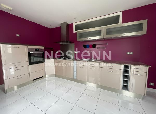Maison à vendre à Ploeren quartier Kerthomas de style contemporaine 6 pièces vie de plain pied garage
