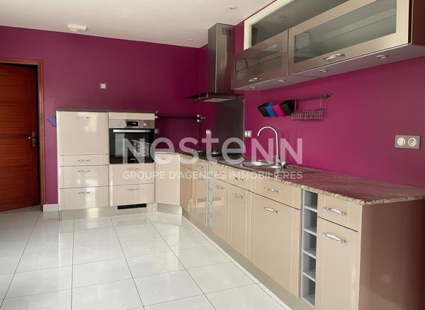 Maison à vendre à Ploeren quartier Kerthomas de style contemporaine 6 pièces vie de plain pied garage