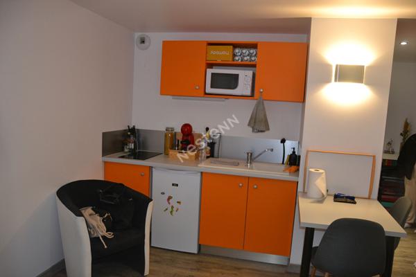 Beau studio moderne et meublé  en plein centre ville d'Yssingeaux