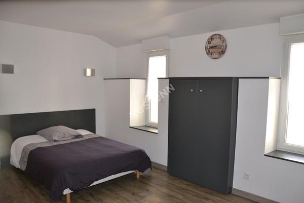 Beau studio moderne et meublé  en plein centre ville d'Yssingeaux