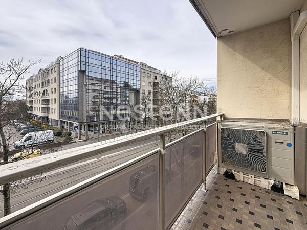 Locaux Professionnels ou Bureaux de 100m² Hyper Centre Mairie Roosevelt - 69500 BRON