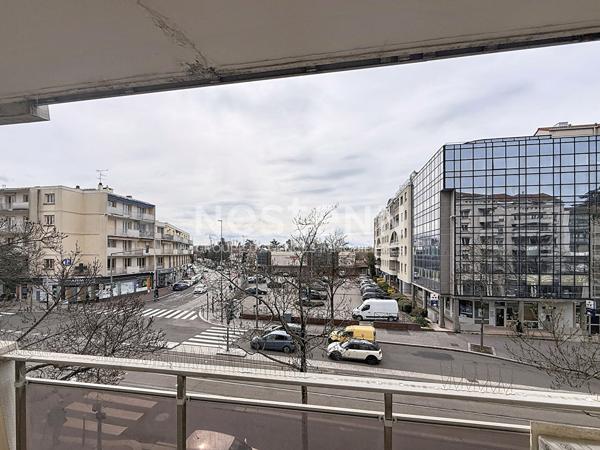 Locaux Professionnels ou Bureaux de 100m² Hyper Centre Mairie Roosevelt - 69500 BRON