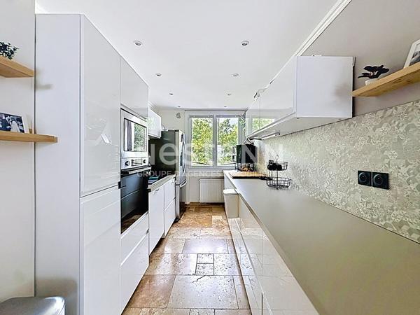 Appartement lumineux 4 pièces 3 chambres avec balcon et cave - 69500 BRON