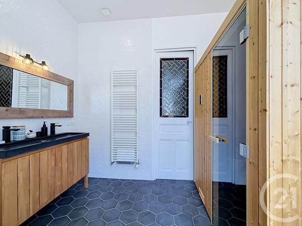 Appartement T5 à vendre  6 pièces - 256,09 m 2   LE PUY EN VELAY  - 43