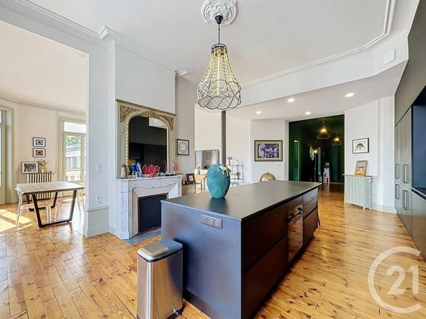 Appartement T5 à vendre  6 pièces - 256,09 m 2   LE PUY EN VELAY  - 43