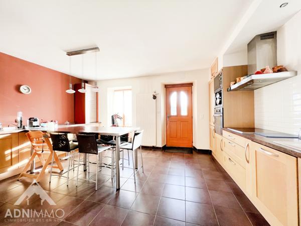 Saint-Genis-Pouilly (01630) Maison Village 6 Pièces 205 m2