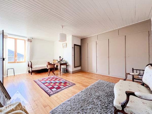 Saint-Genis-Pouilly (01630) Maison Village 6 Pièces 205 m2