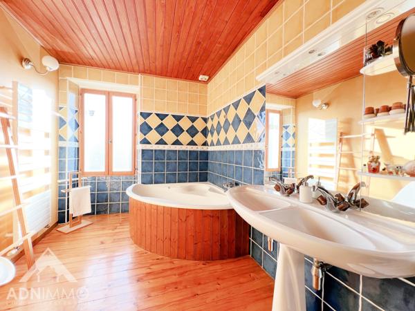 Saint-Genis-Pouilly (01630) Maison Village 6 Pièces 205 m2