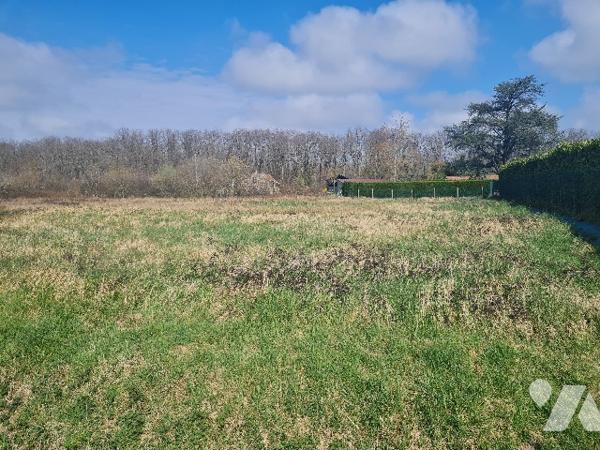 Terrain 1 051 m² Brugheas