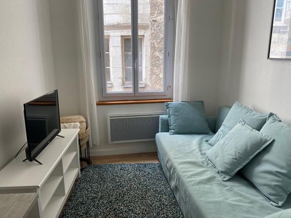 Location: Angers Hypercentre Appt MEUBLE 19 m²