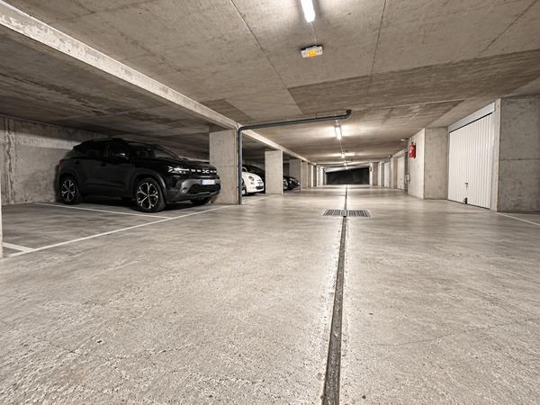 CENTRE VILLE SAINT LAURENT DU VAR - PLACE DE PARKING