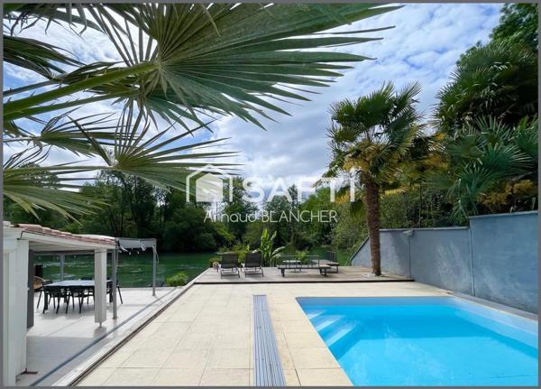 Charmante maison en bord de Touvre, grande pièce de vie, 3 chambres + bureau, piscine.