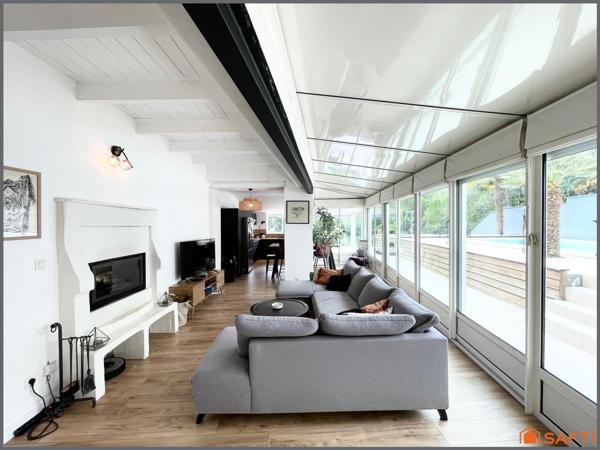 Charmante maison en bord de Touvre, grande pièce de vie, 3 chambres + bureau, piscine.