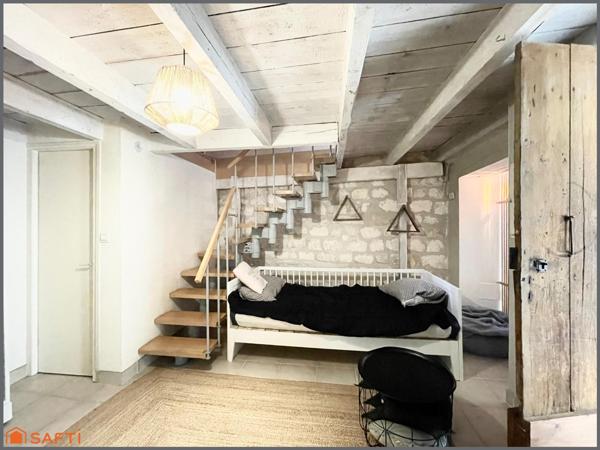 Charmante maison en bord de Touvre, grande pièce de vie, 3 chambres + bureau, piscine.