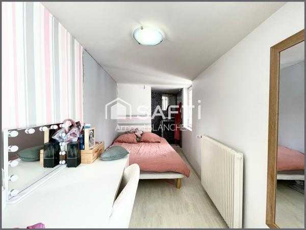 Charmante maison en bord de Touvre, grande pièce de vie, 3 chambres + bureau, piscine.