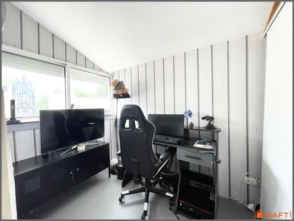 Charmante maison en bord de Touvre, grande pièce de vie, 3 chambres + bureau, piscine.