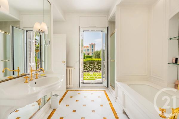 Maison à vendre  6 pièces - 296,57 m 2   NICE  - 06