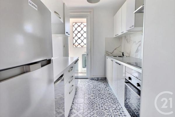 Appartement T3 à vendre  3 pièces - 51,69 m 2   ST RAPHAEL  - 83