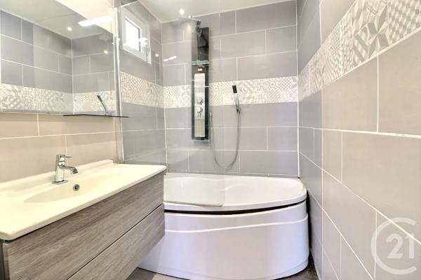 Appartement T3 à vendre  3 pièces - 51,69 m 2   ST RAPHAEL  - 83