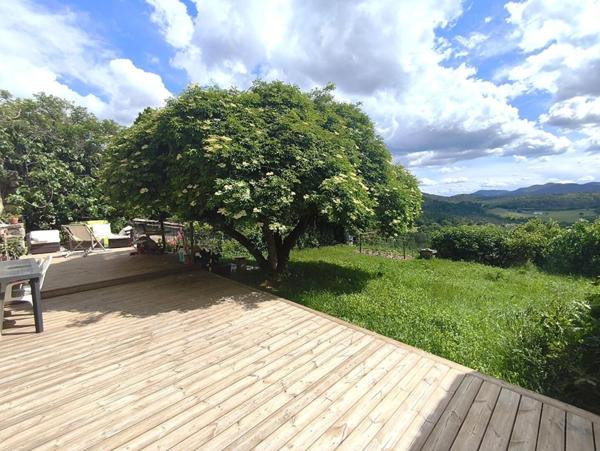 Studio avec terrasse et jardin privatif