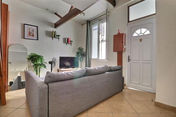 Maison en fond de cour avec extérieur privé de 10 m² au pied de l''église